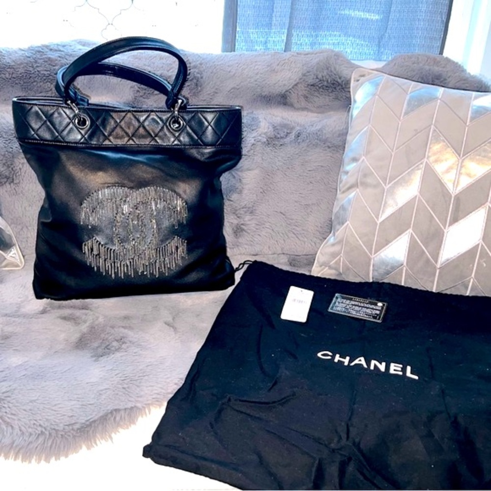 CHANEL retro Chain Drip lambskin tote. Price is NON-NEGOTIABLE!!!